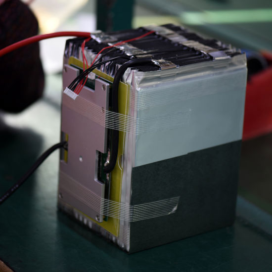 Paquete de batería de litio LiFePO4 de almacenamiento solar recargable de 12V 50ah para baterías de cobertizo de jardín de barco de autocaravana